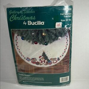 Bucilla Cream and Red Teddy Bears Felt Stitchery Tree Skirt Kit